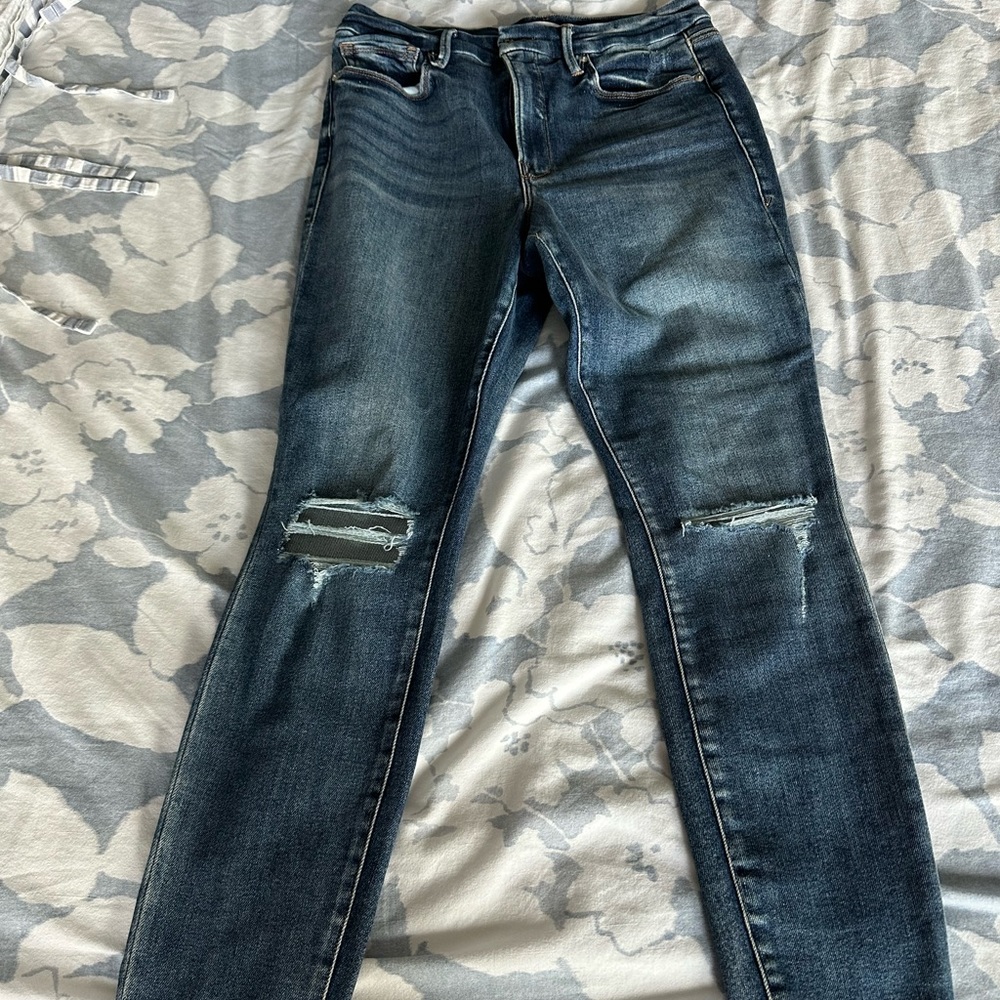 Good American women’s skinny distressed jeans. Size 10